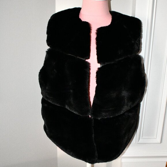 Gemma Layne Faux Fur Vest in Black Size: S/M #DVB2297BLK NWT - Picture 1 of 3